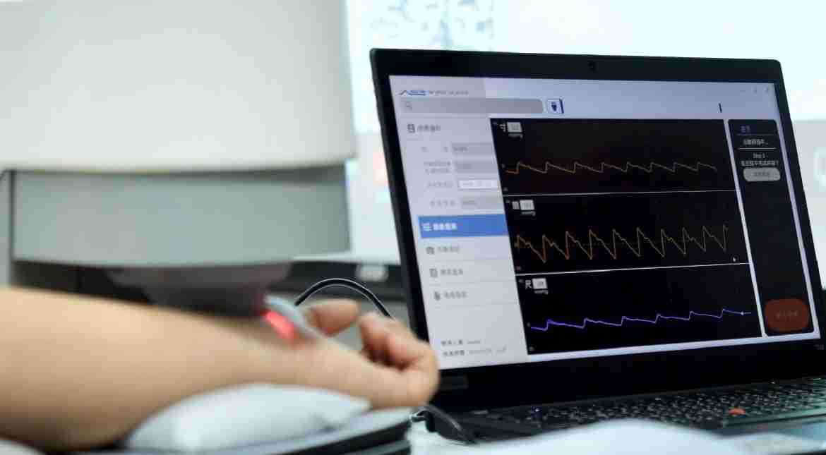 MG电玩耘康以高解析与拟真的显示技术，，将其应用于中医检测，，，提供“中医数位化检测方案”，，，使传统中医检测结果数据化与可视化