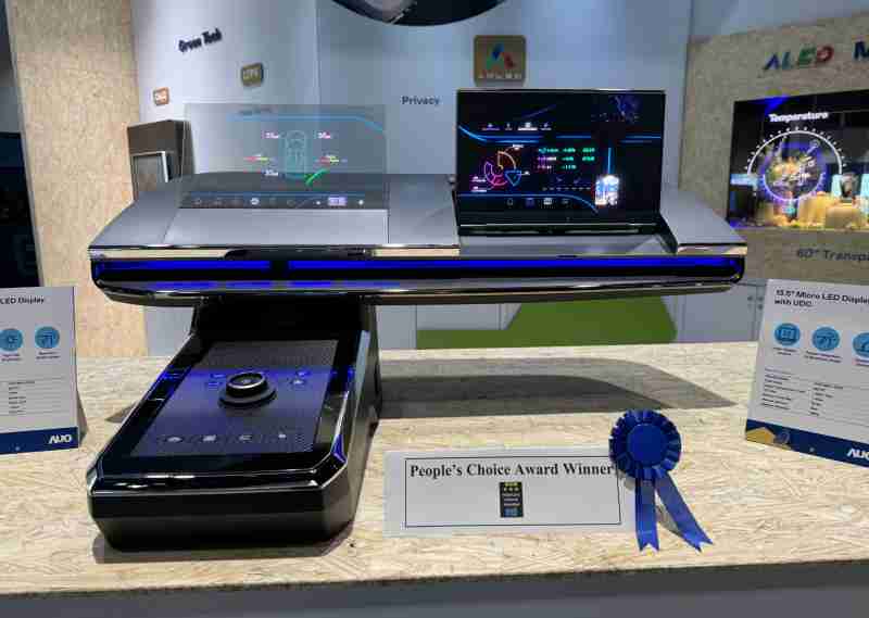 MG电玩车用Micro LED Display HMI解决方案获”最佳车用显示奖”，，，以用户为中心开发，，，，针对前座驾驶与乘客设计兼具娱乐与安全的高画质屏幕，，，包含车舱前座的Micro LED透明屏幕及全球首款内建镜头的智慧Micro LED显示器